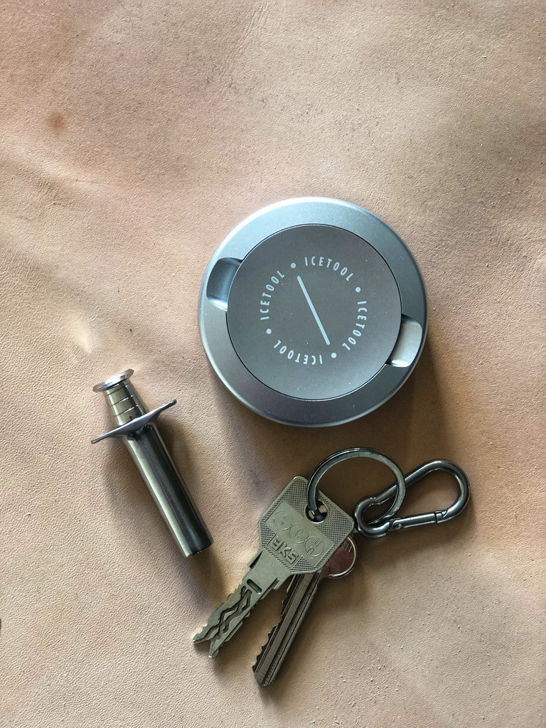 Nicotine Pouch Tin | Snus Tin | Engraved Cowboy Under Night Sky | Alum
