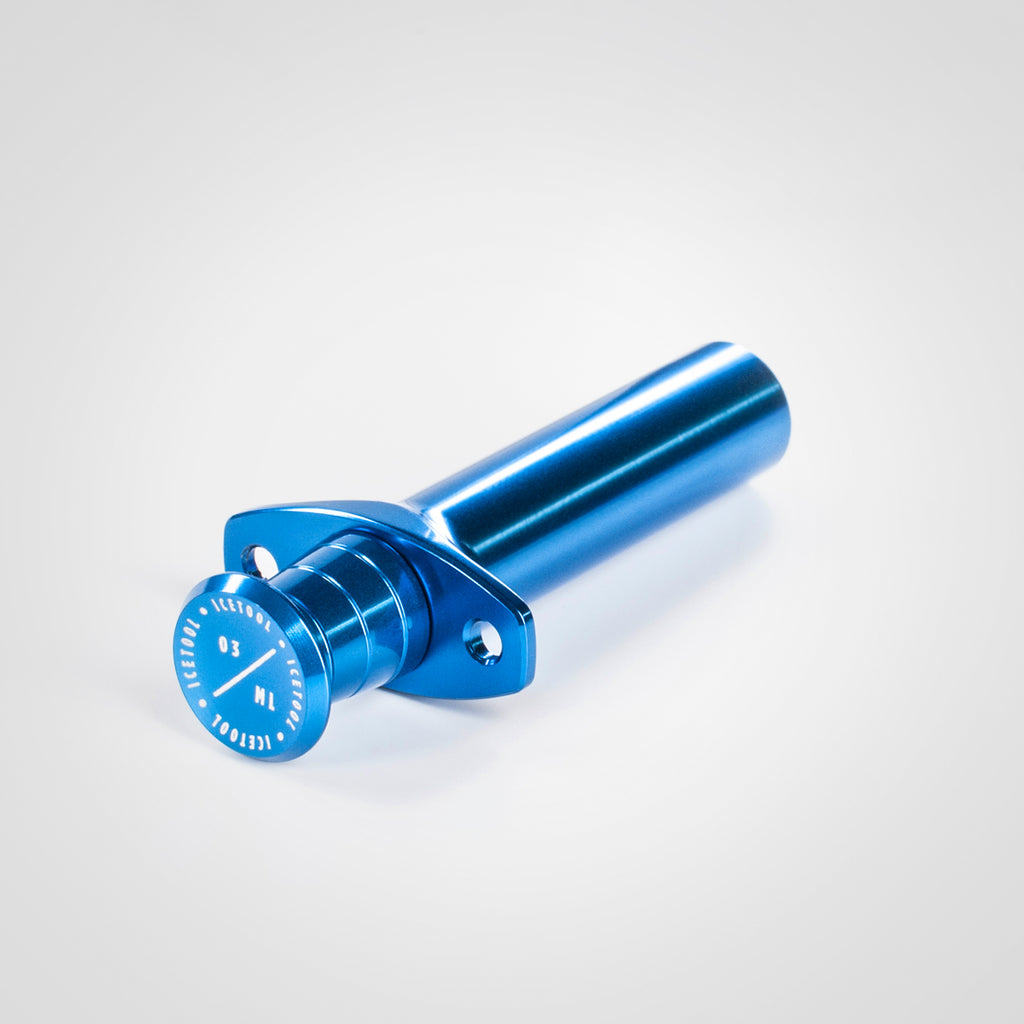 Blue aluminum Icetool snus portioner for Swedish loose snus. 